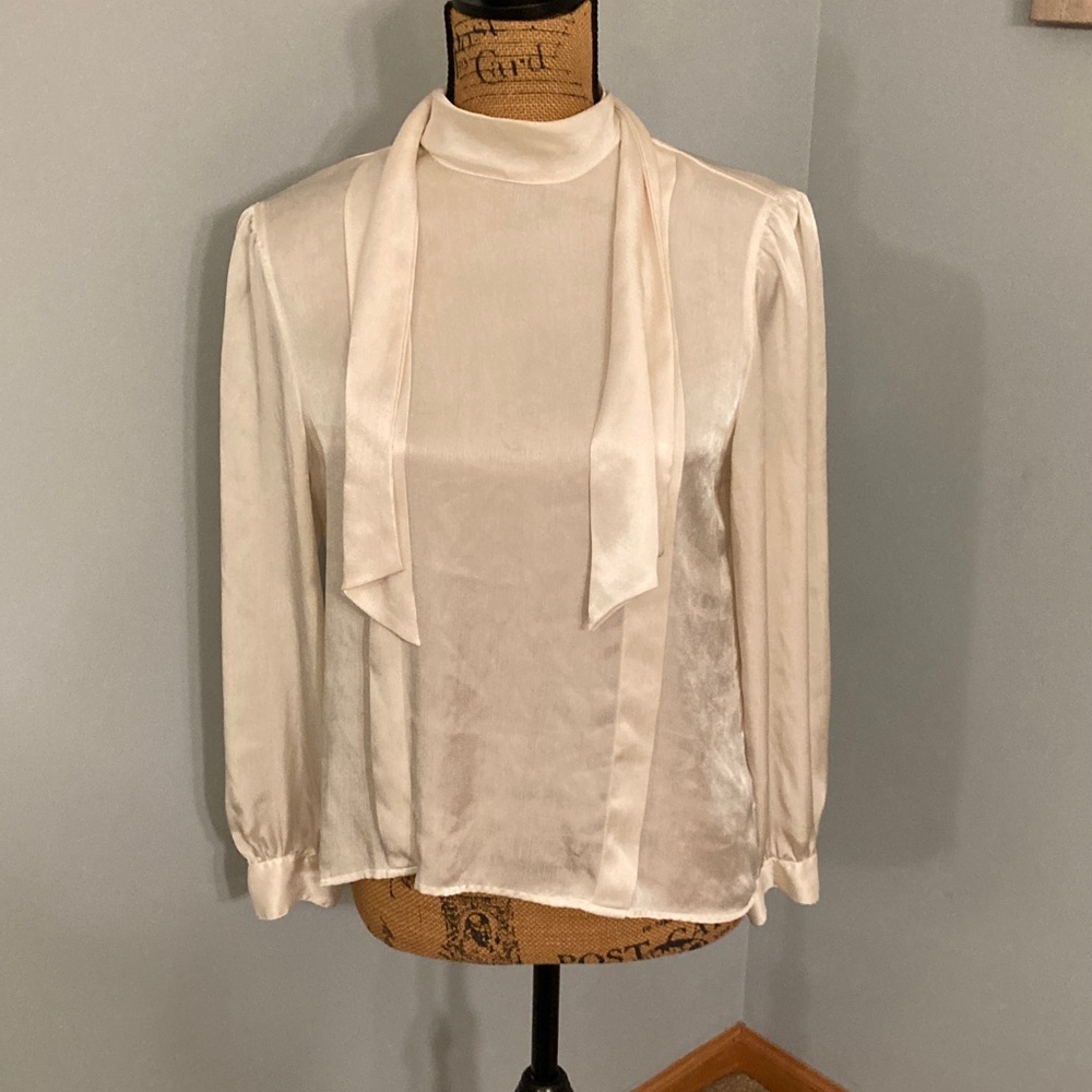 Chic Women's Cream Blouse with Stylish Neck Tie *No Size Tag: 38" Chest - Picture 2 of 12